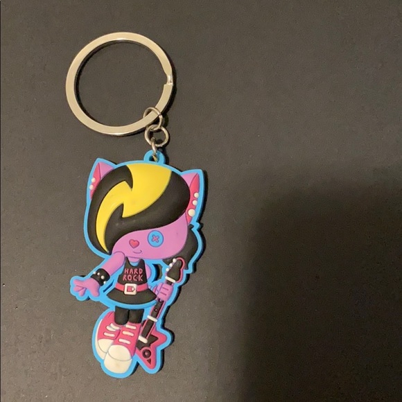 Hard Rock Keychain - Picture 1 of 2